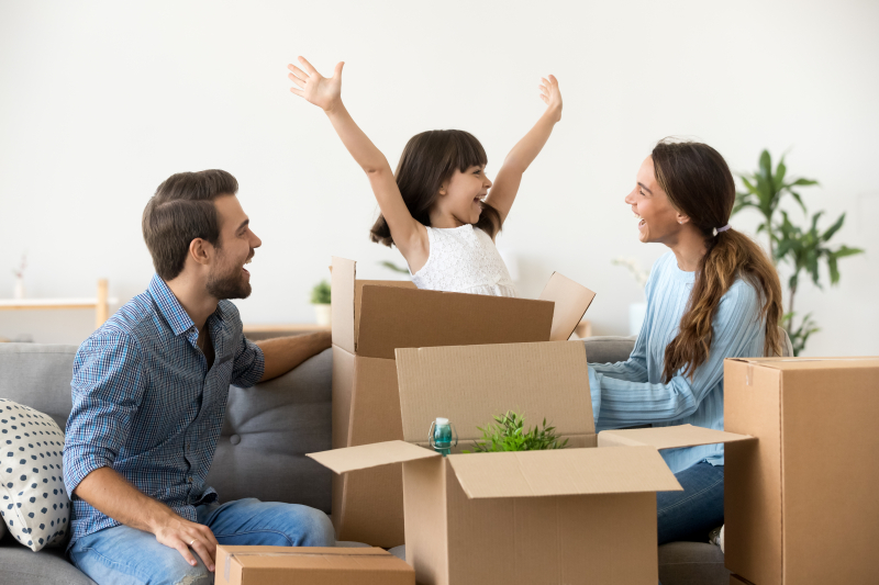 29821143-excited-child-jumping-out-of-box-playing-packing-moving-in